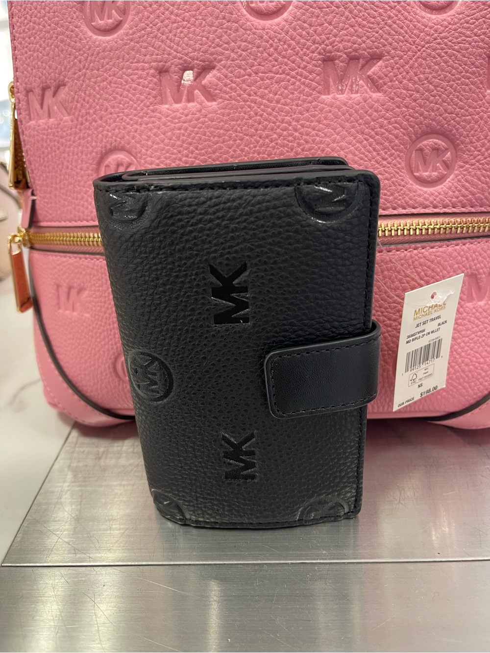Michael Kors Jet Set Travel Medium  MK Logo Debossed Bifold Wallet
Black 
NWT - Picture 13 of 16